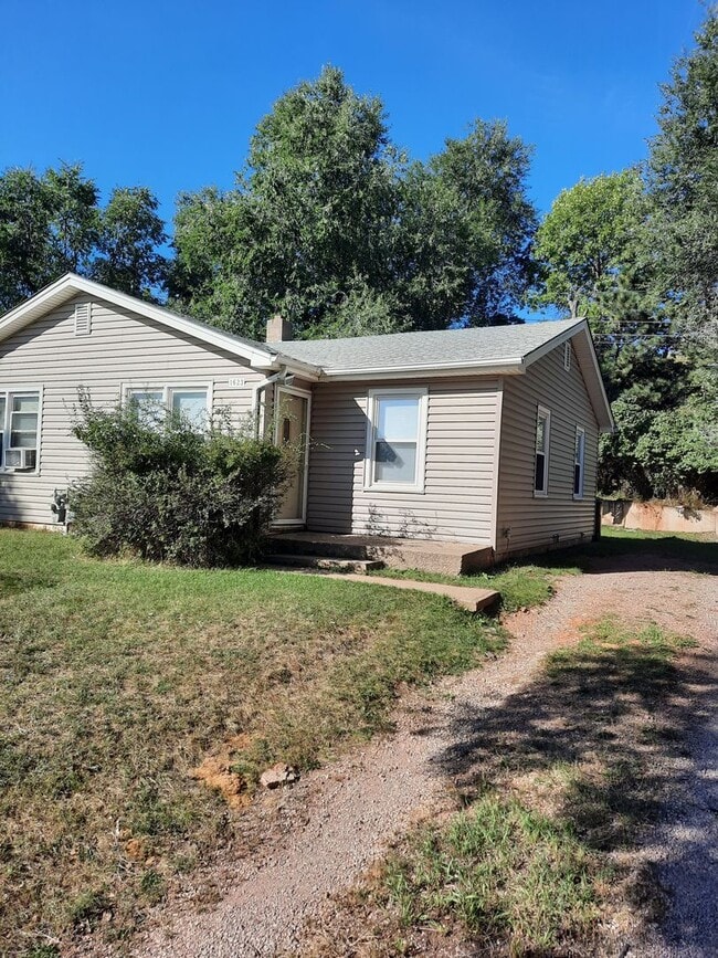 Building Photo - 2 BED | 1 BATH | DUPLEX | WEST