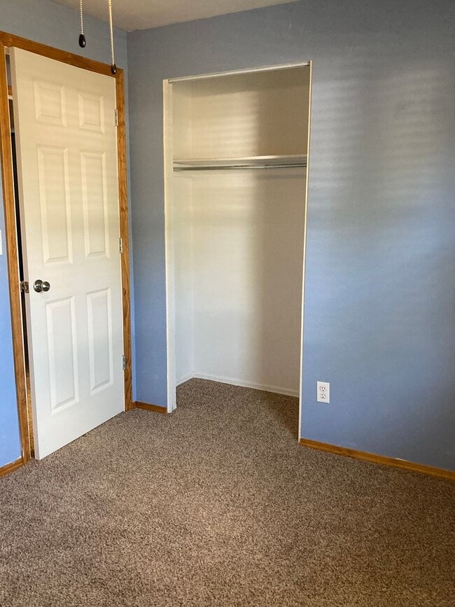 Building Photo - 3 Bedroom, 1 Bath Ranch Home w/Attached 1 ...