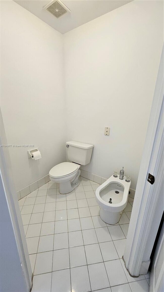 Building Photo - 5084 NW 112th Ct