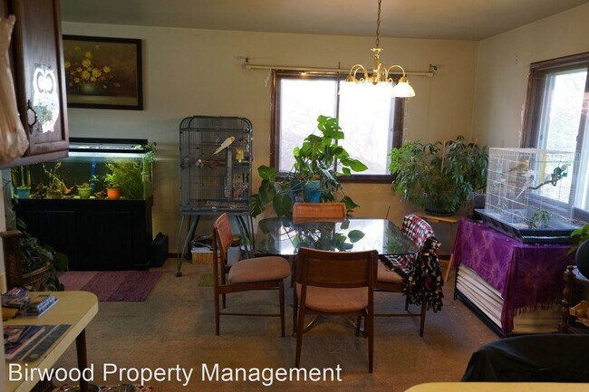 Building Photo - 5322 Milwaukee St