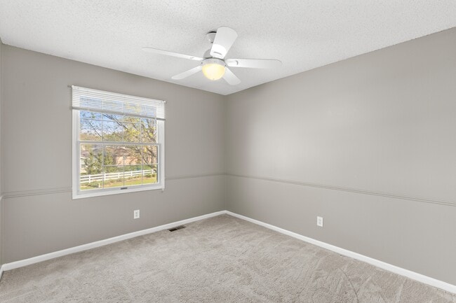 Building Photo - 14355 Rainy Lake Dr