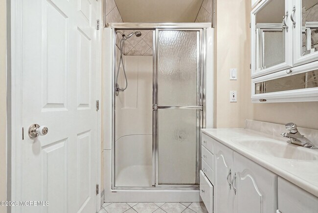 Building Photo - 470 Monmouth Pl