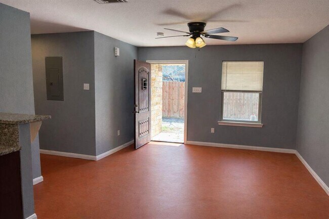 Building Photo - 1403 Strickland St