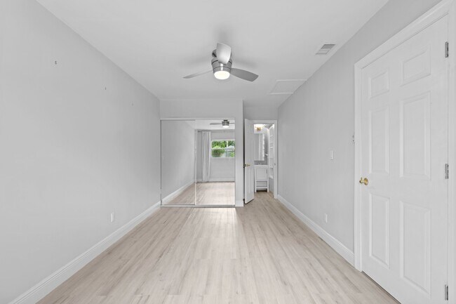 Building Photo - 259 Bloomfield Dr