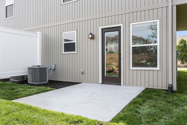 Building Photo - Serrano Townhomes: Where Comfort Meets Con...