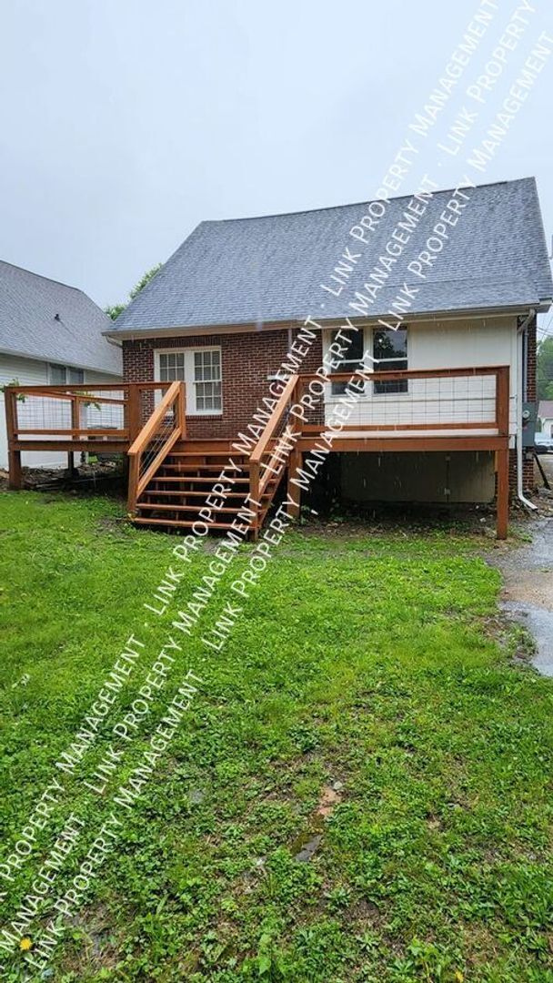 Building Photo - Charming Fully Renovated 4-Bedroom Home in...