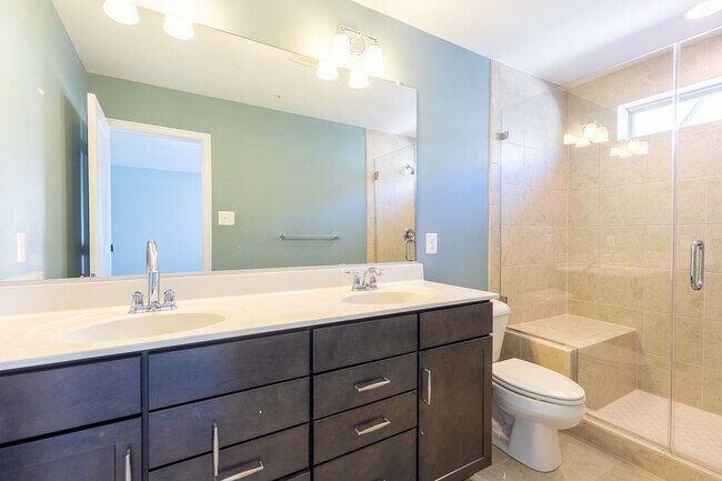 Building Photo - Lovely 3 BR/2.5 BA EOG Townhome in Glen Bu...