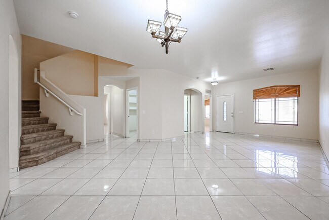 Building Photo - Beautiful 7 bedroom