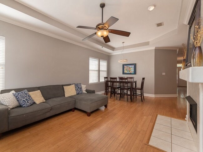 Building Photo - Beautiful 3 bedroom town home for rent Aug...