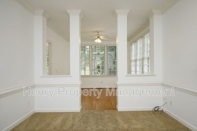 Building Photo - 321 Parkmeadow Dr