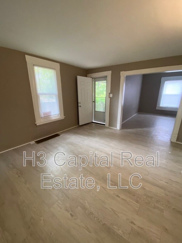 Building Photo - 2120 Lee Ave