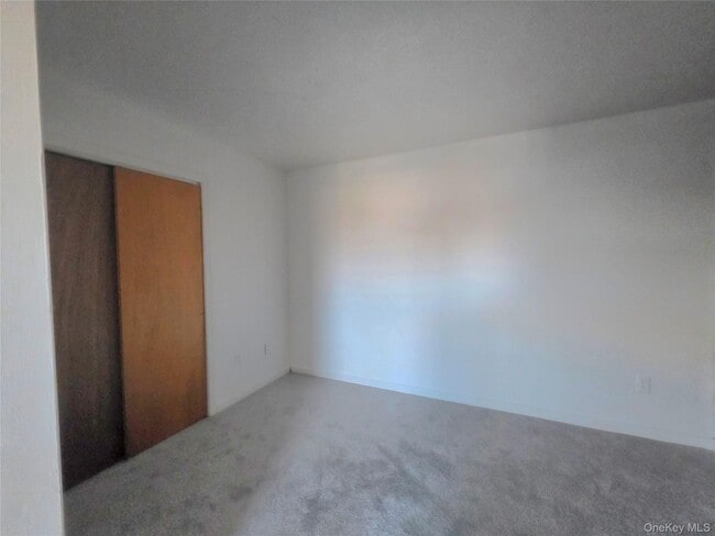 Building Photo - 8 Main St