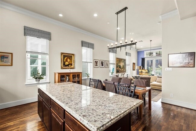 Building Photo - 2318 Hutchins St