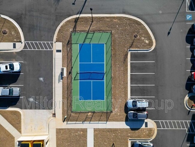 Building Photo - 210 Grove Cir