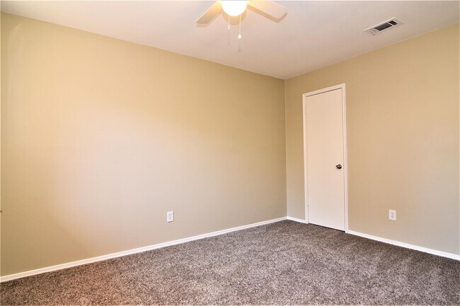Building Photo - 3907 Almington Ln