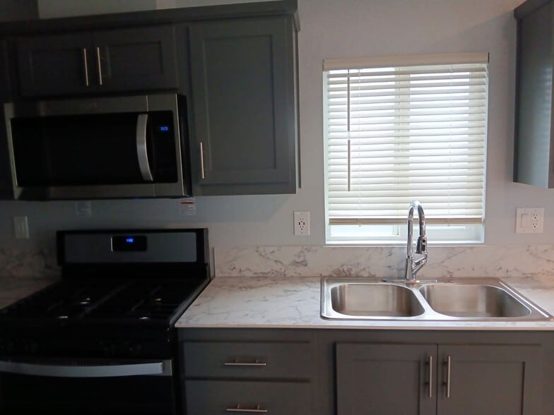 Building Photo - Anthony&#39;s