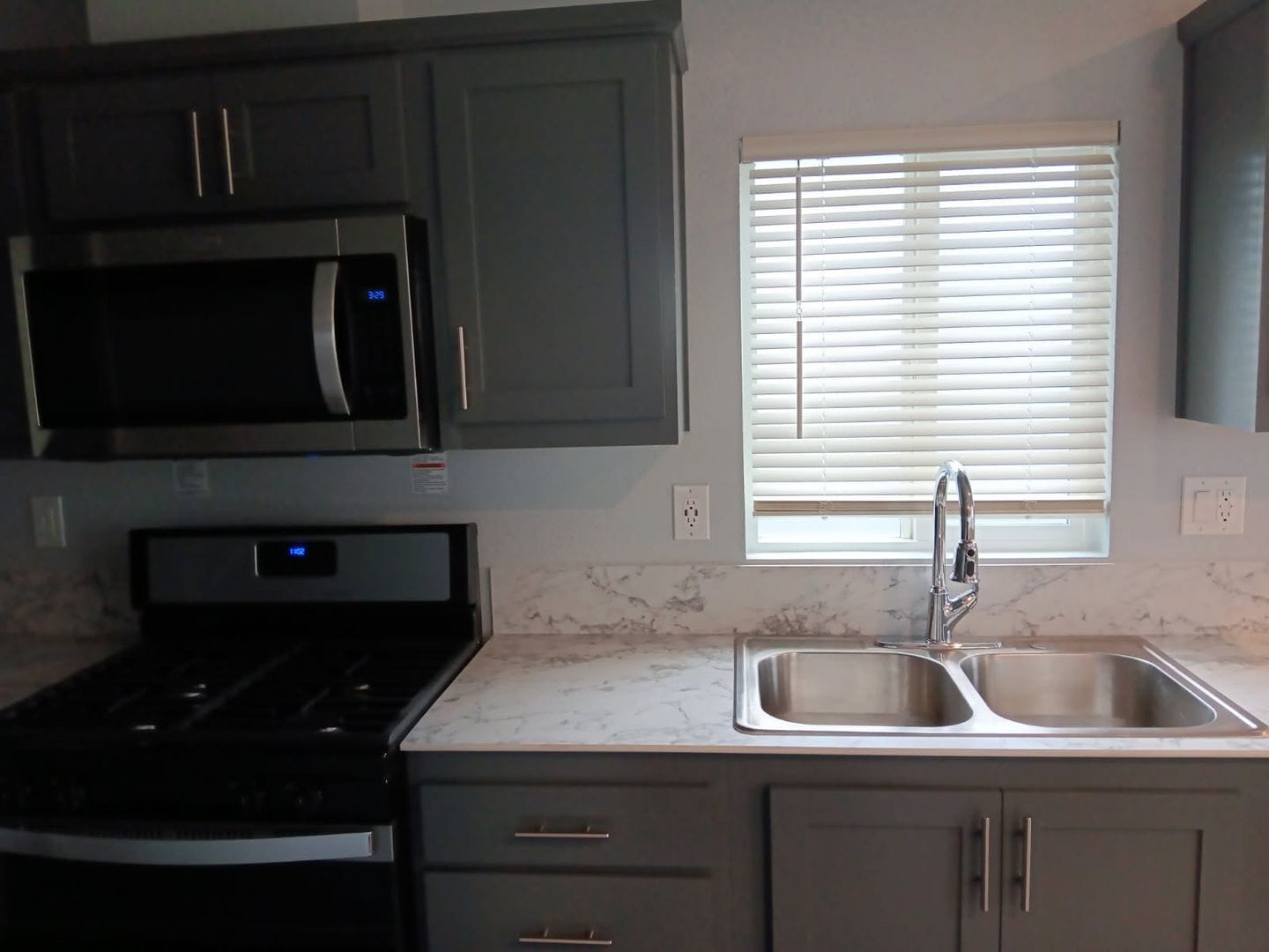 Building Photo - Anthony's