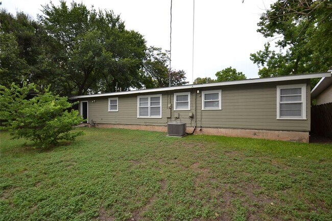 Building Photo - 1211 Ridgemont Dr