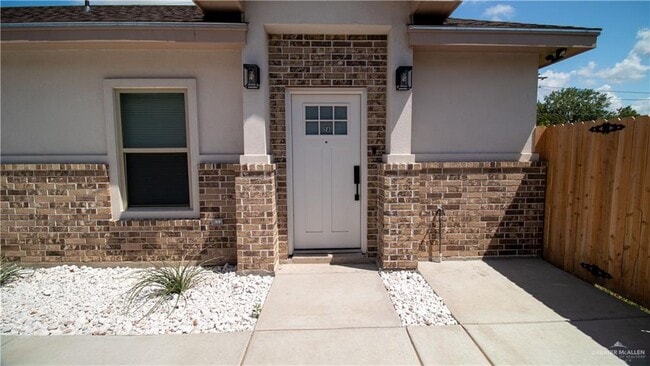 Building Photo - 25 E Jessamine Ave