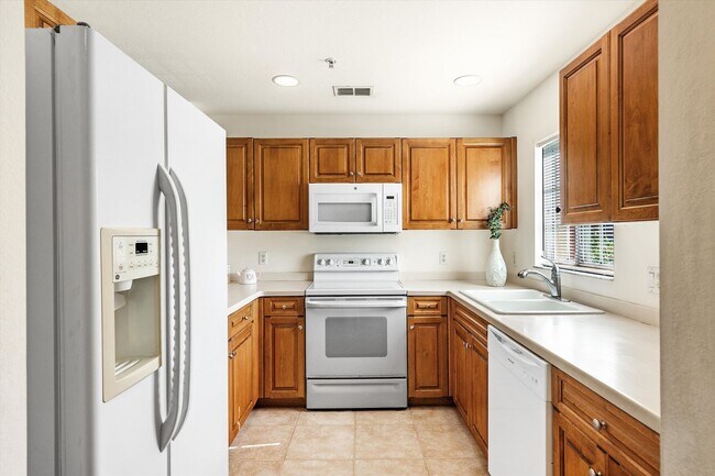 Building Photo - 9420 Ivy Brook Run