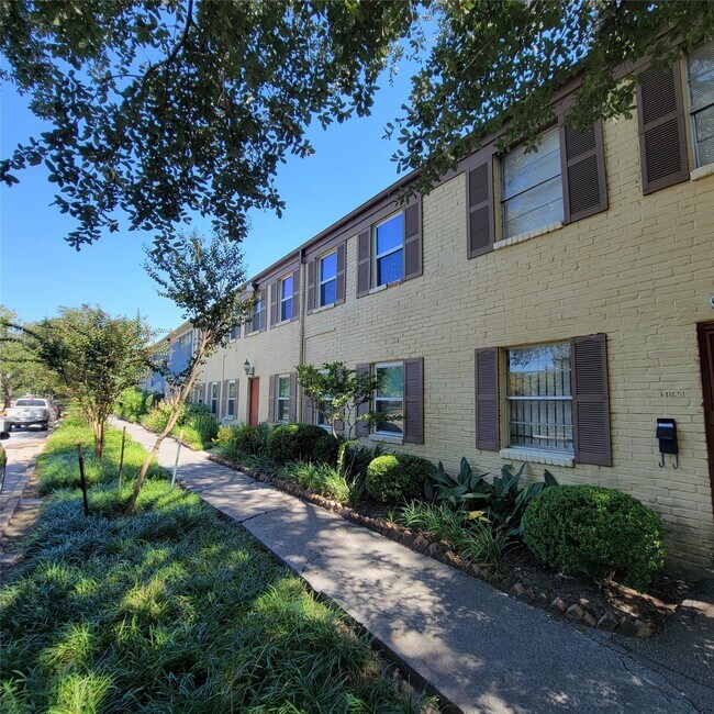 Building Photo - 11649 Chimney Rock Rd