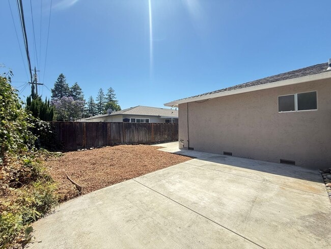 Building Photo - *Cambrian Park* Updated 2BR/2B single story duplex.