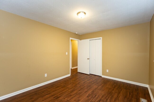 Building Photo - Pet-Friendly 3BR with Bonus Room, Deck & G...