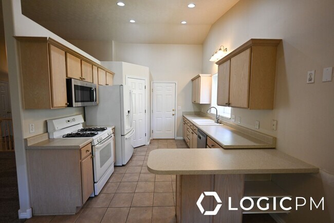 Building Photo - 4616 S Zenia Mdws Ct