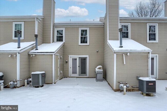 Building Photo - 1204 Cambridge Ct