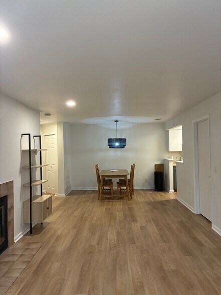 Building Photo - 44 Forest Cv