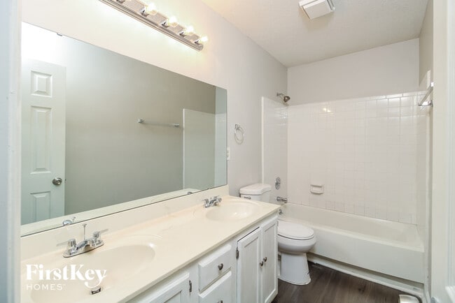 Building Photo - 5802 Chinaberry Pl