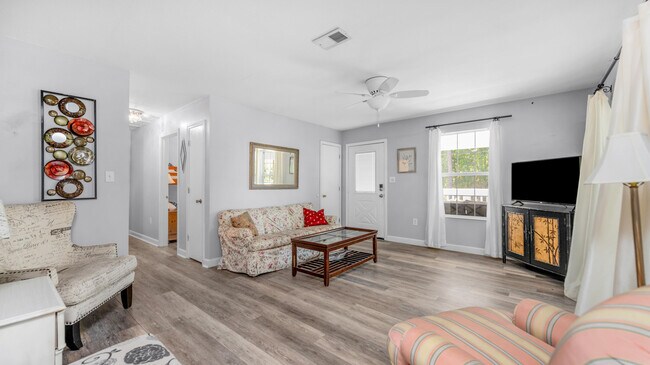 Building Photo - 5230 Soundside Dr