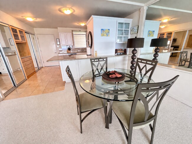 Building Photo - Waikiki Beach Front Condo! 1Bd/1Ba/1Prkg Furnished, W/D, Elec included, & MORE!