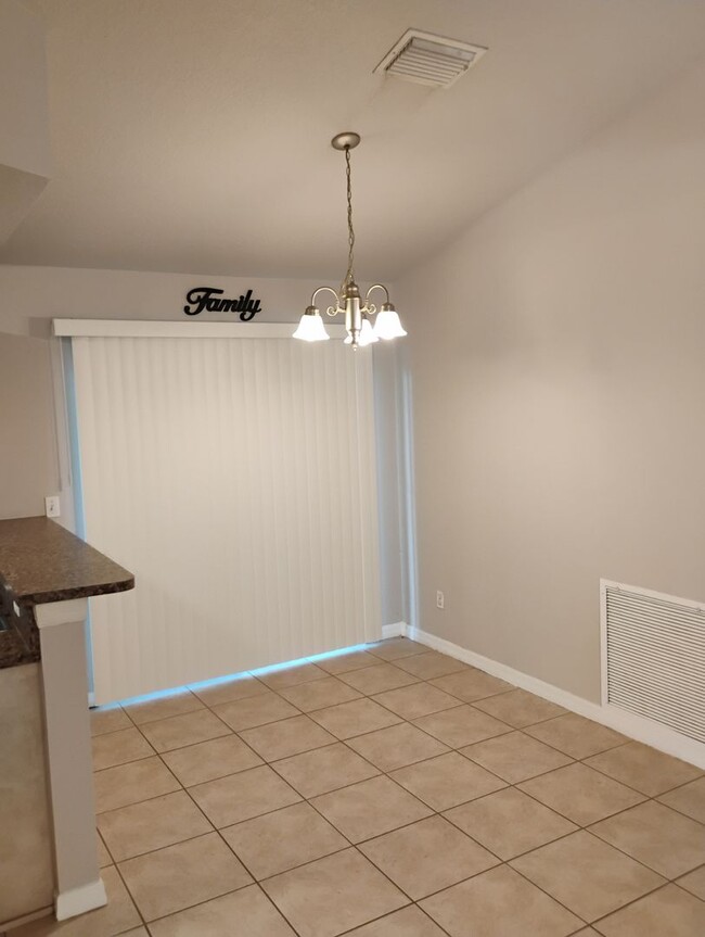 Building Photo - 3/2 Duplex