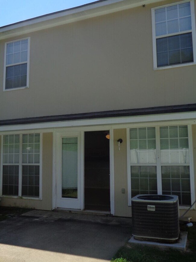 Building Photo - 125 Winthrope Ln