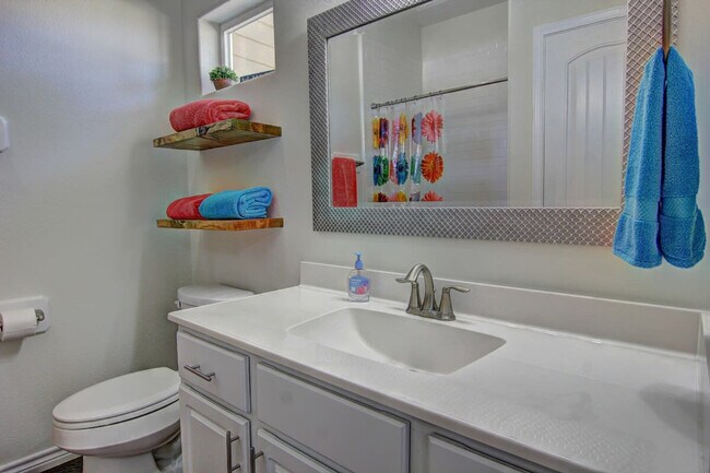 Building Photo - 1813 Eleventh Street-SI ID1023289P