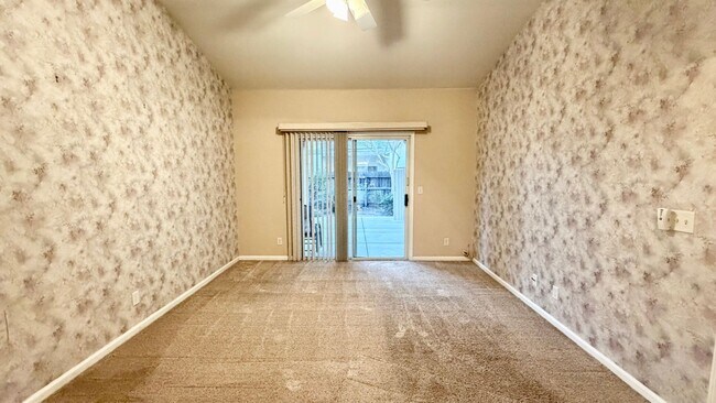 Building Photo - $2,350 Herndon & Willow, 3 Bedroom Home - N. Helm Ave, Clovis