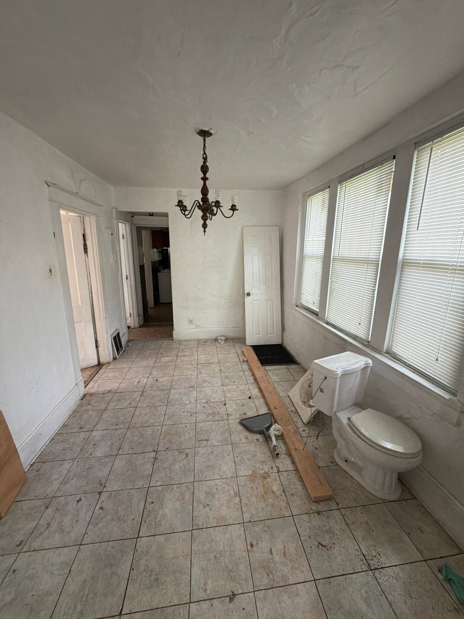 Building Photo - 5619 Janet Ave