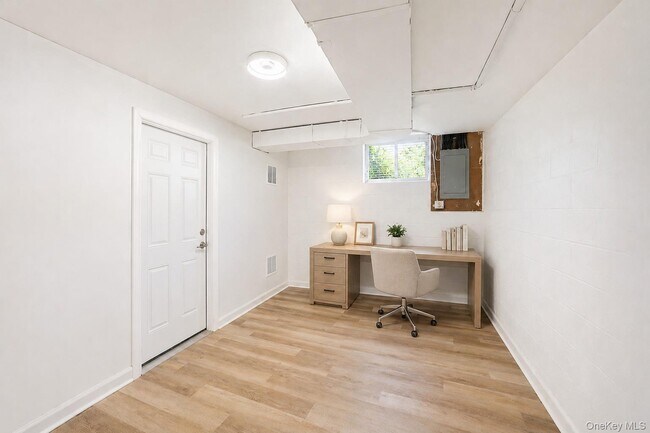Building Photo - 10 Lundy Ln