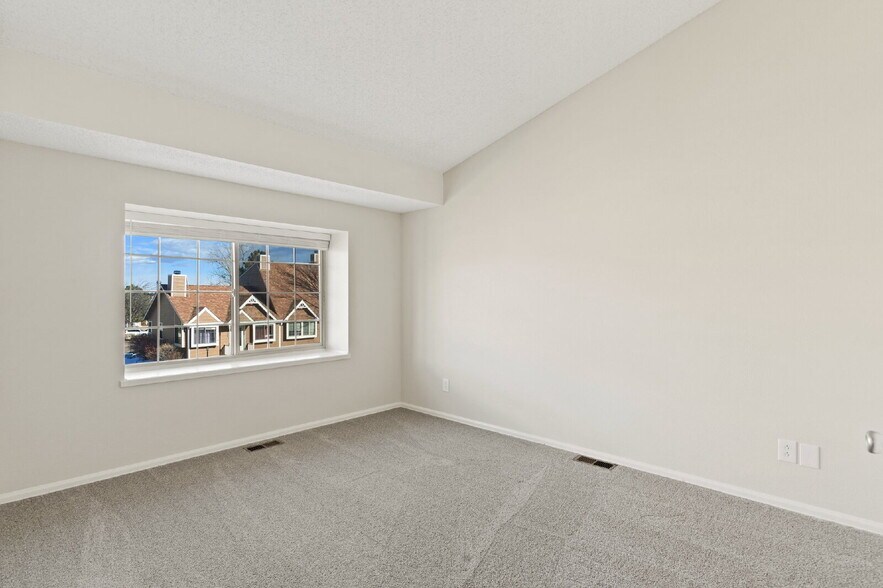 Building Photo - Upgraded 3-Bed Townhome Just Minutes from ...