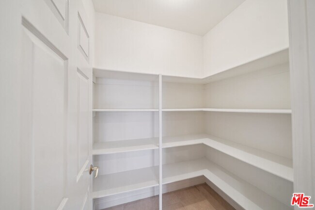 Building Photo - 1508 Greenfield Ave