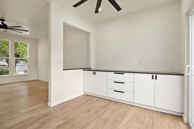 Building Photo - 2118 Zephyr Ln