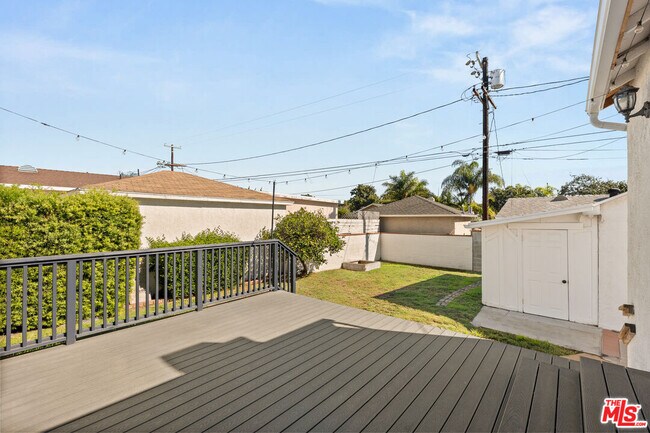 Building Photo - 8214 Creighton Ave