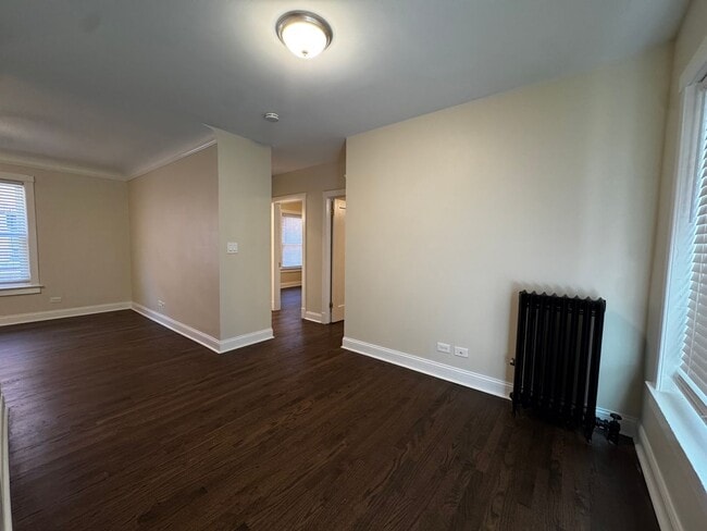 Building Photo - 1383 W Greenleaf Ave