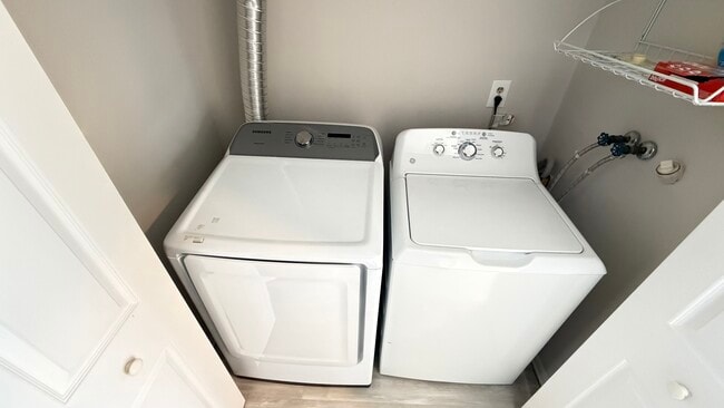 Building Photo - 325 Charred Oak Ct