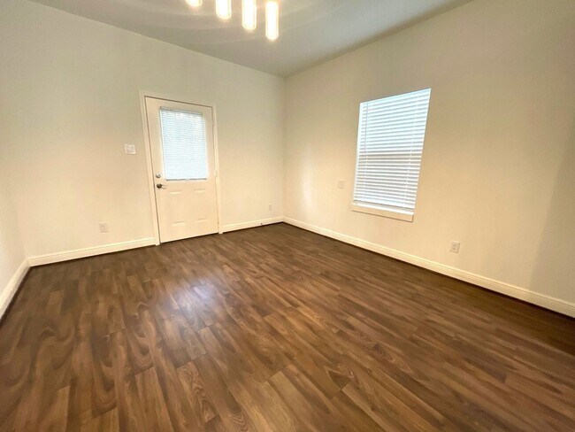 Building Photo - 4913 Southwind St