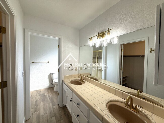 Building Photo - Wonderful Orangevale 4bd/2ba Home with 2 Car Garage!