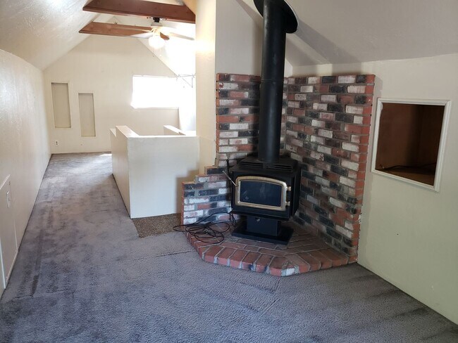 Building Photo - Central Sparks 2 Bedroom Home 