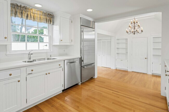 Building Photo - 54 Oak Grove Pl