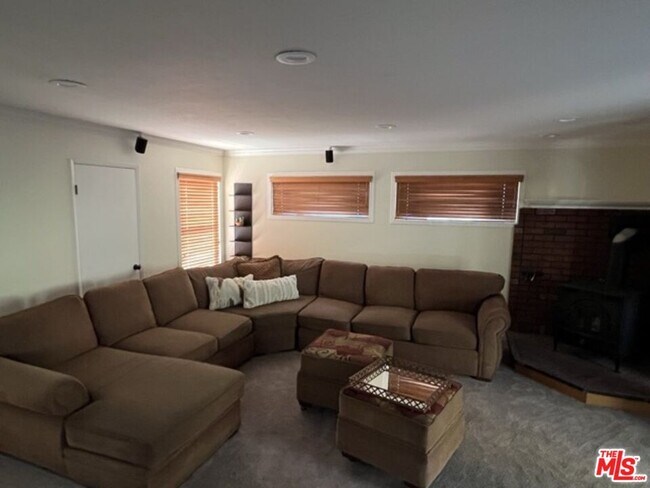 Building Photo - 729 Kenmore Cir